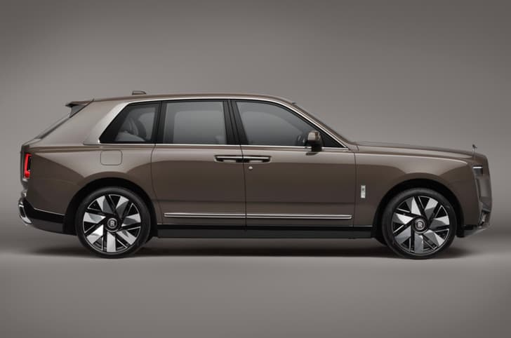 Rolls Royce Cullinan side profile