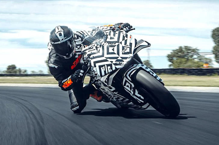 KTM 990 Duke, 990 RC sportbike, power, design KTM 990 Duke, 990 RC sportbike, power, design
