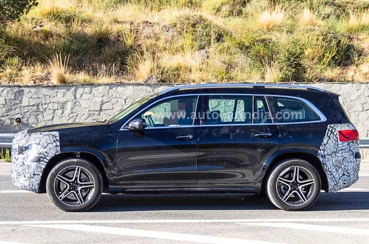 Mercedes GLS facelift side spied