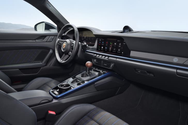 Porsche 911 Carrera T Coupe interior