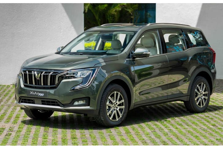 Mahindra XUV700 showroom Mahindra XUV700 showroom
