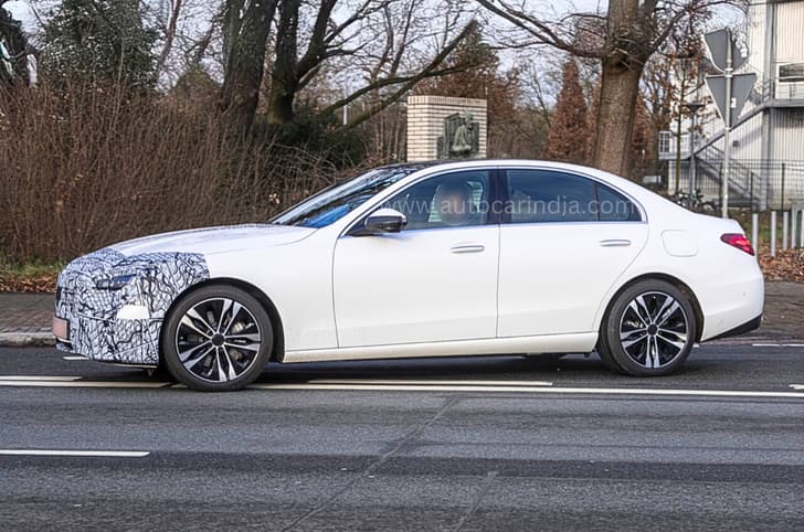 2025 Mercedes C-Class facelift spied side 2025 Mercedes C-Class facelift spied side