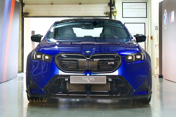 2025 BMW M5 review front static 2025 BMW M5 review front static