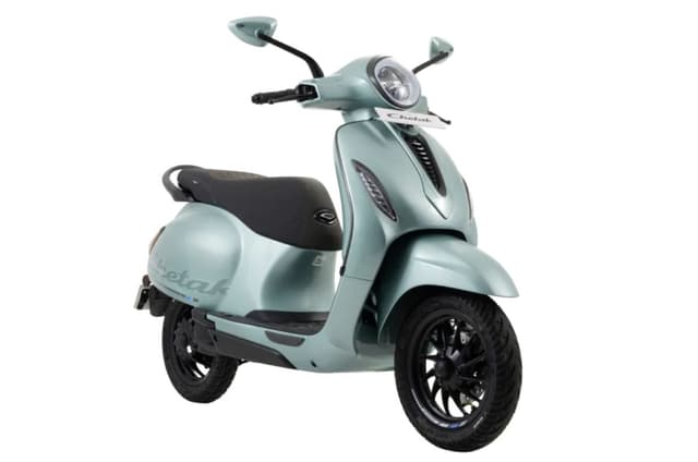Bajaj Chetak new vs old