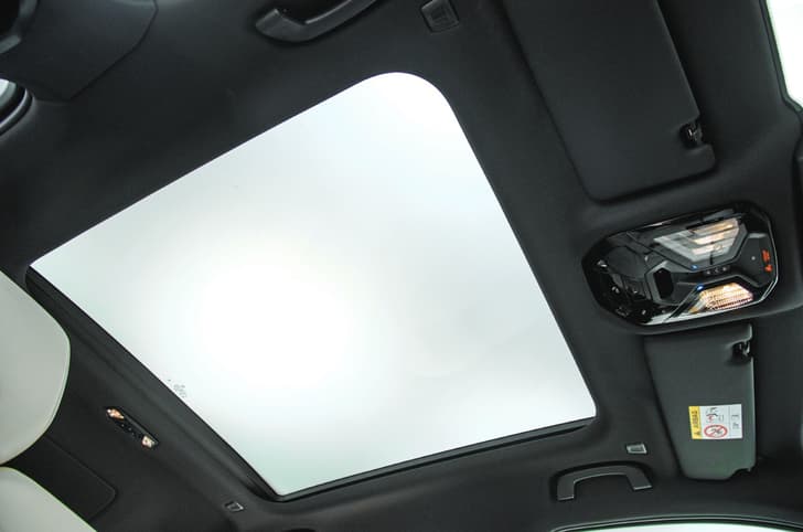 BMW i5 sunroof BMW i5 sunroof