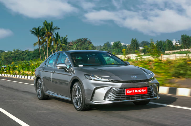 2025 Toyota Camry front tracking 2025 Toyota Camry front tracking