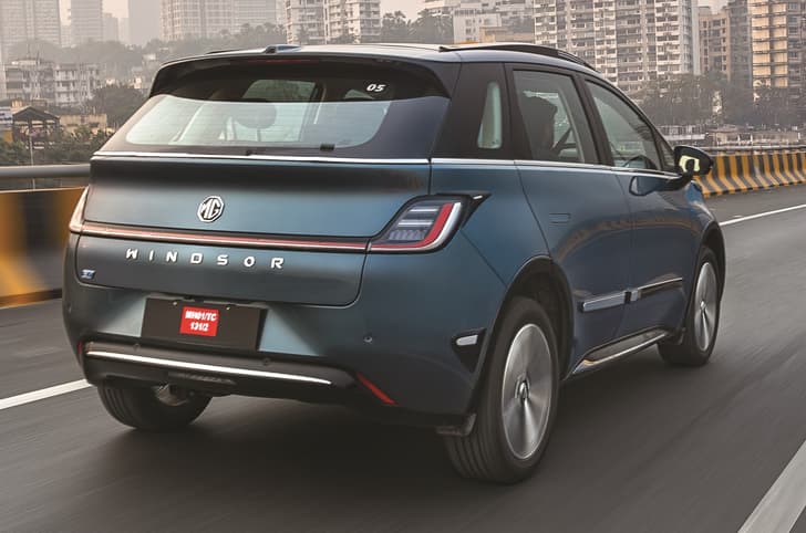 MG Windsor EV range test rear tracking