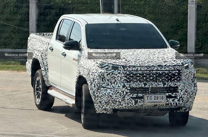 Toyota Hilux facelift spy shots preview new design