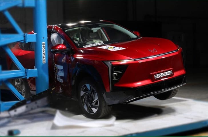 Mahindra XEV 9e BNCAP side pole impact Mahindra XEV 9e BNCAP side pole impact