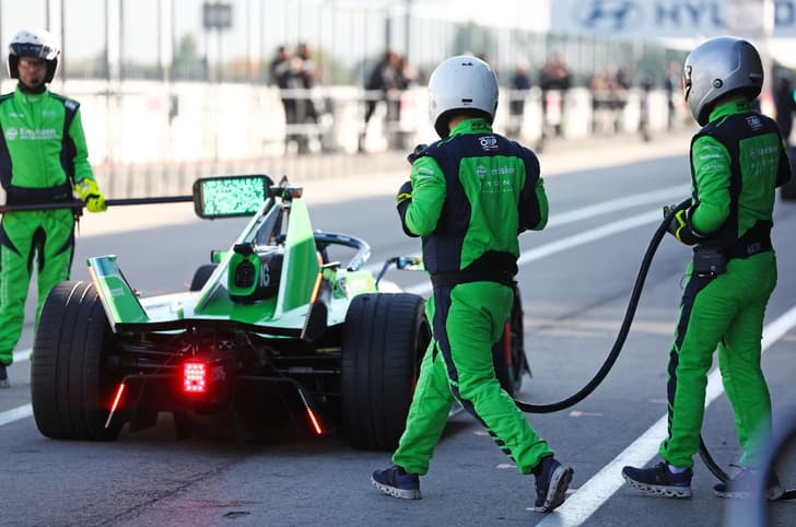 Formula E Pit Boost fast charging pit stop Formula E Pit Boost in action