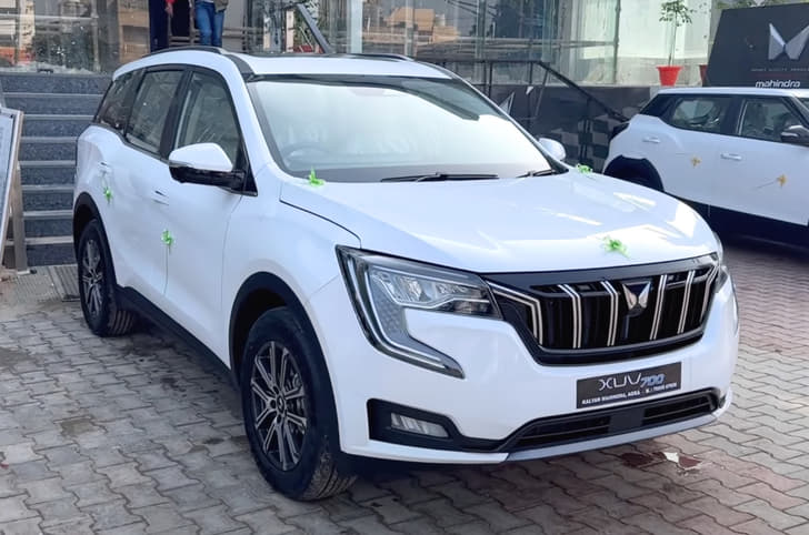 Mahindra XUV700 diesel sales