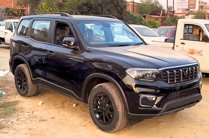 Mahindra Scorpio N Dark Edition front quarter
