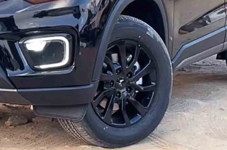 Mahindra Scorpio N Black Edition rear profile showcasing black alloy wheels and roof rails