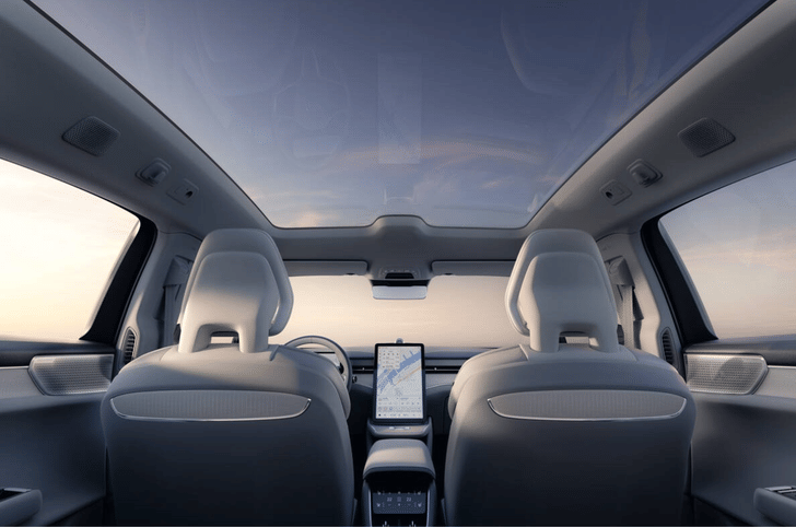 Expansive electrochromic roof of Volvo ES90