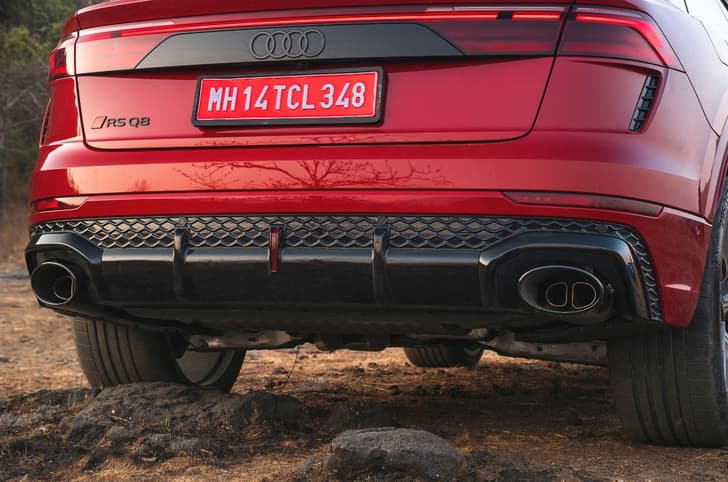 Audi RS Q8 Performance exhaust tips Audi RS Q8 Performance exhaust tips