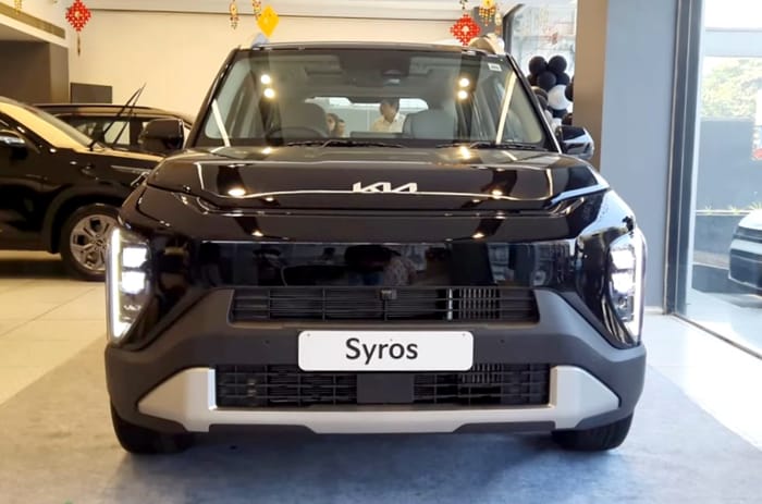 Kia Syros black showroom front