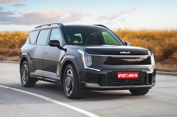 Kia EV9 front tracking