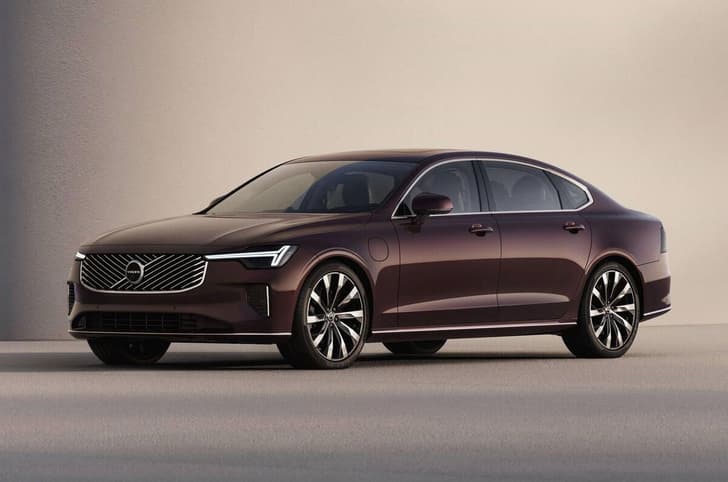 2025 Volvo S90 front quarter 2025 Volvo S90 front quarter