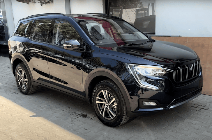 XUV700 AX5 variant