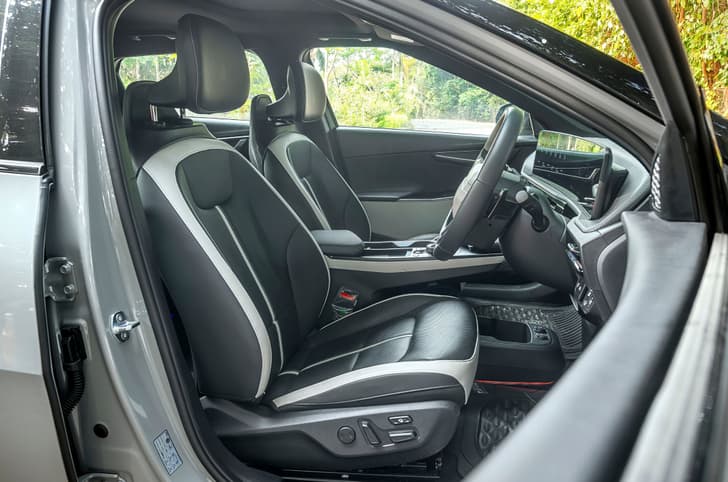 2025 Kia EV6 front seats