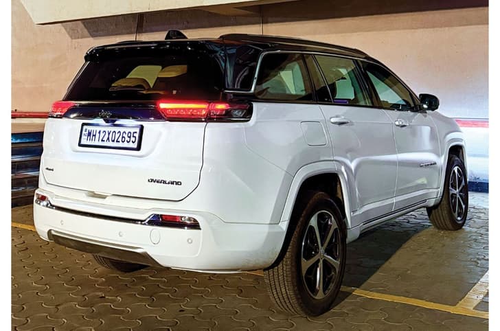 Jeep Meridian rear quarter 