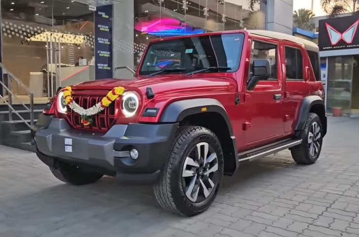 Mahinidra Thar Roxx showroom