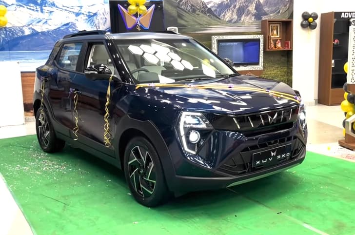 Mahindra XUV 3XO showroom