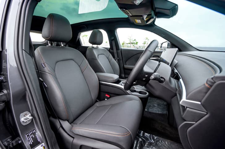 Vinfast VF 6 front seats 