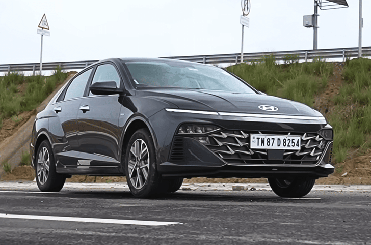 Hyundai Verna exterior shot review