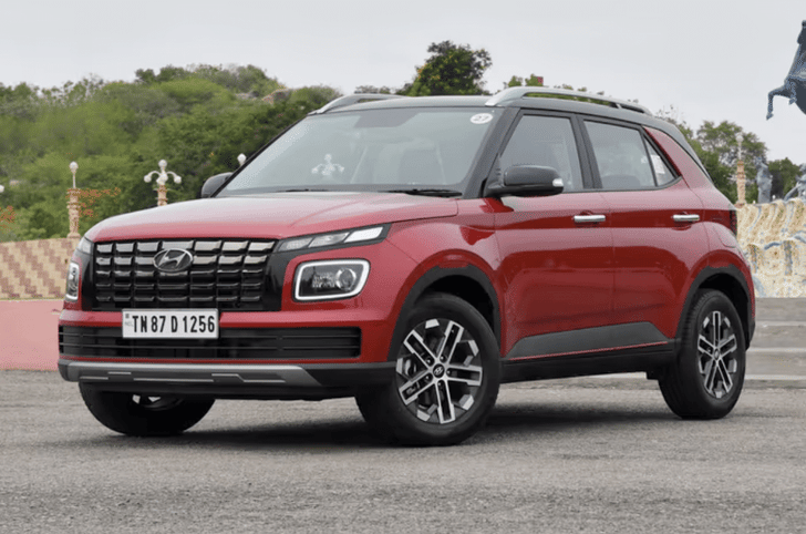 Hyundai Venue exterior lights and alloy wheels