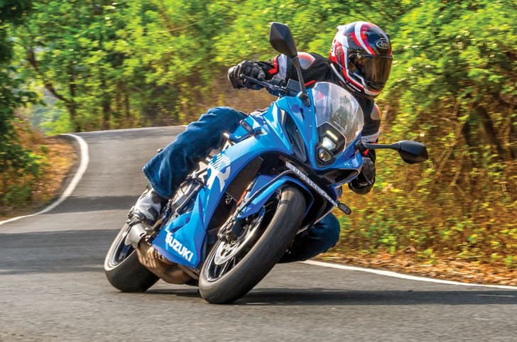 Suzuki GSX8R corner shot