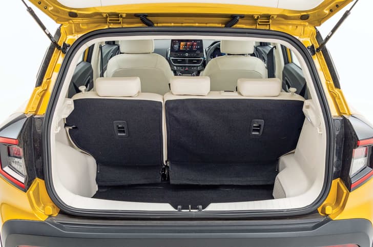 mahindra xuv 3xo boot space mahindra xuv 3xo boot space