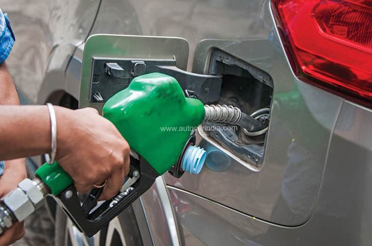 delhi fuel ban petrol diesel cars bikes vehicles end of life car fuel filling