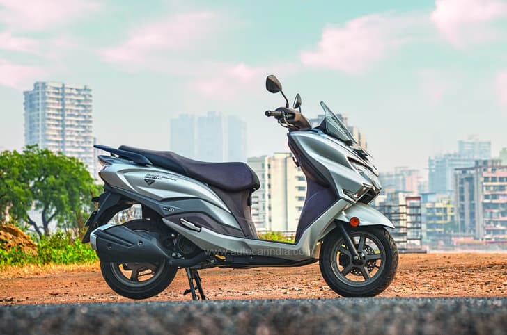 Suzuki Burgman side profile static in city