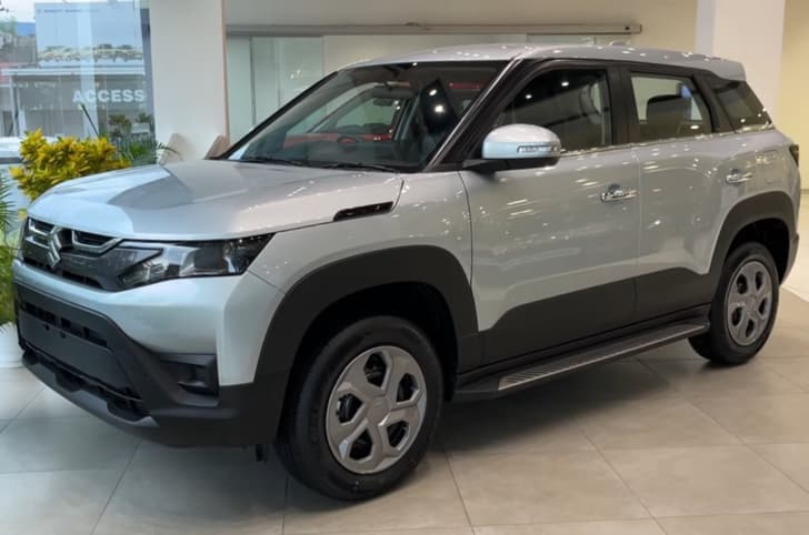 Maruti Brezza LXI showroom