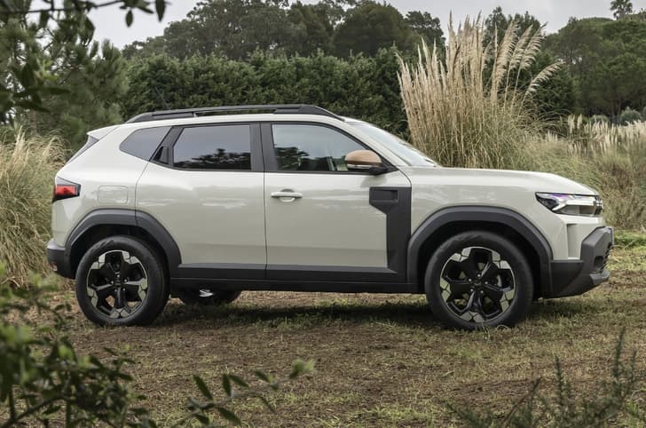 Dacia Duster hybrid side profile Dacia Duster hybrid side profile