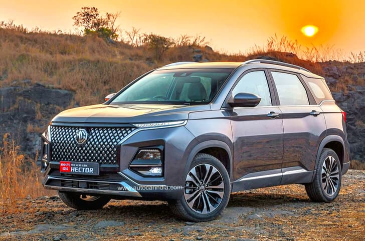 mg hector facelift in field