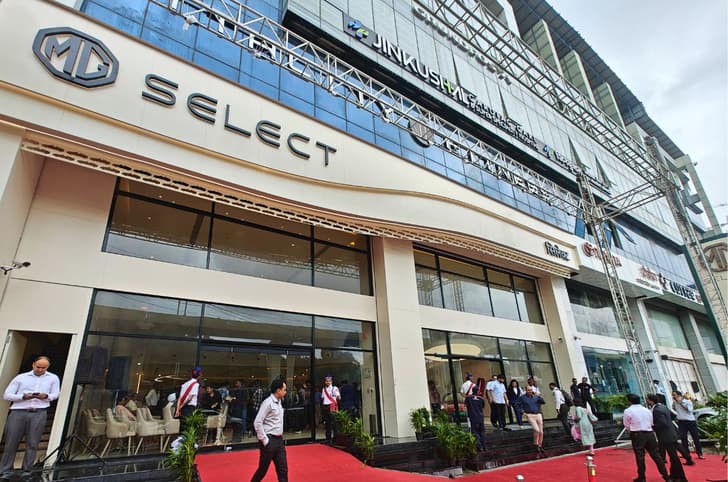 MG Select showroom in Thane, Maharastra