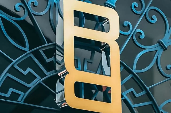 New Range Rover logo