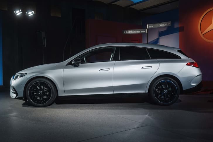 2025 mercedes benz cla shooting brake side profile 2025 mercedes benz cla shooting brake in studio