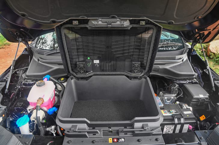 Kia Carens Clavis EV frunk 