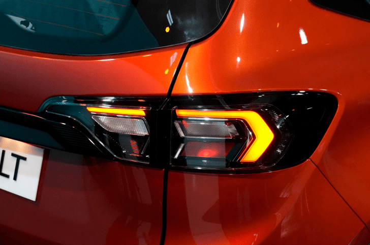 Renault Triber lights