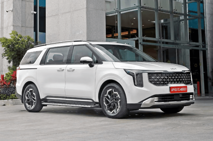 New Kia Carnival white color