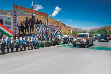 Celebrating Kargil Vijay Diwas: Mahindra SUVs driven to the war memorial