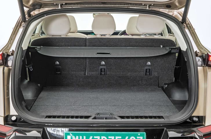 mahindra xev 9e boot space