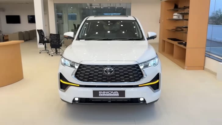 Toyota Innova Hycross ZX white showroom