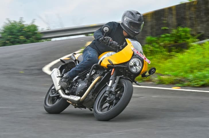 Triumph Thruxton 400 review