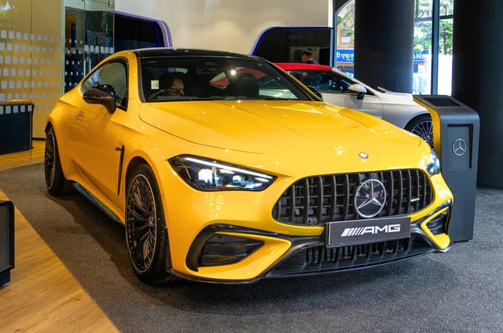 Mercedes-AMG CLE 53 Coupe front quarter static 