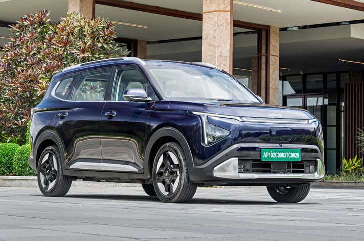 2025 kia carens clavis ev faq things to know before buying 2025 kia carens clavis ev in parking lot