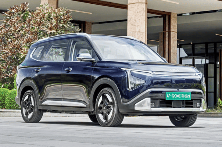 Kia Carens Clavis EV exterior showing  17 inch alloy wheels